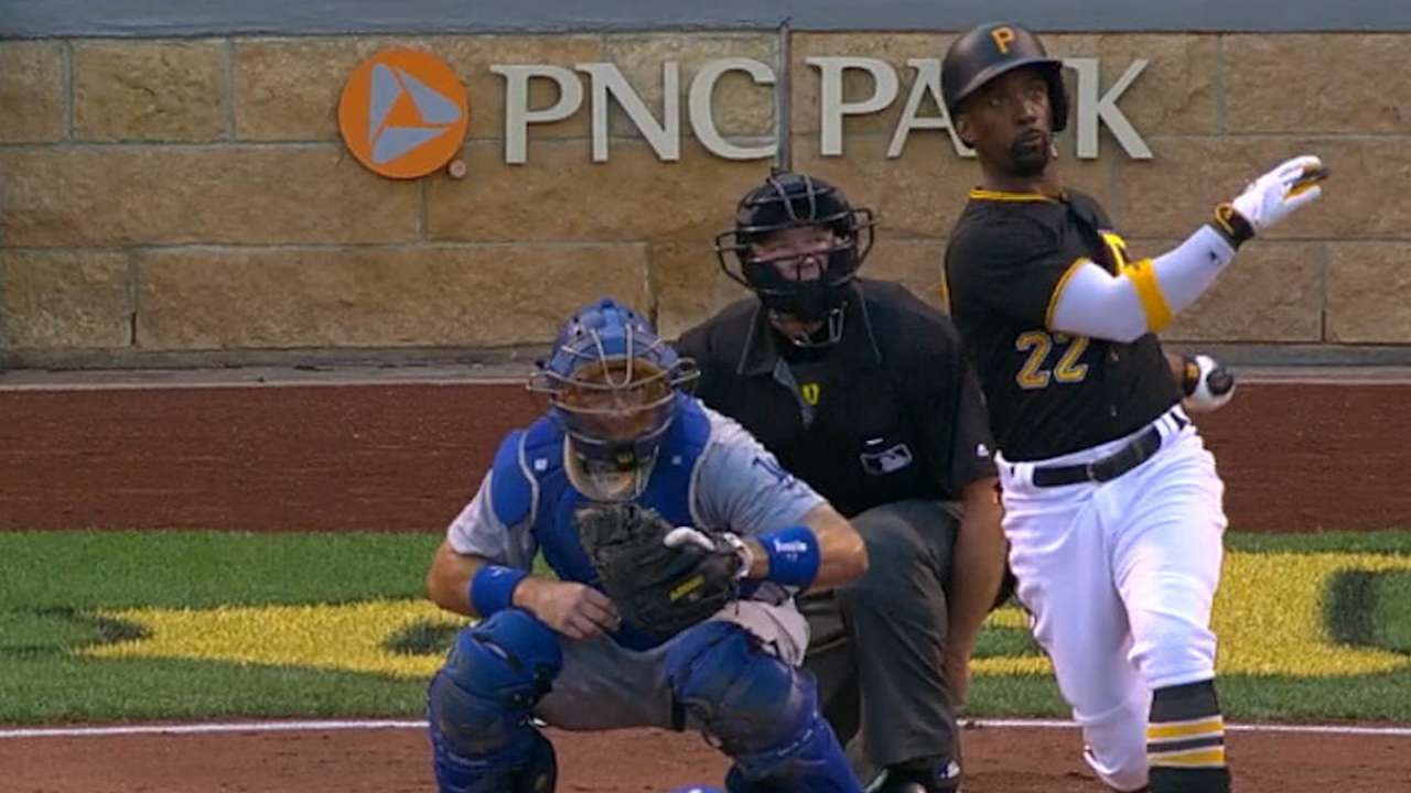 McCutchen pega 2 jonrones en triunfo de Piratas ante Dodgers