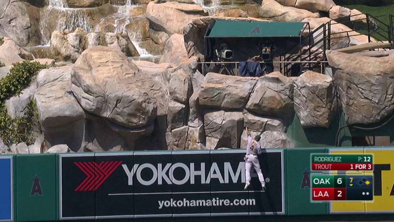 Trout's two-run homer
