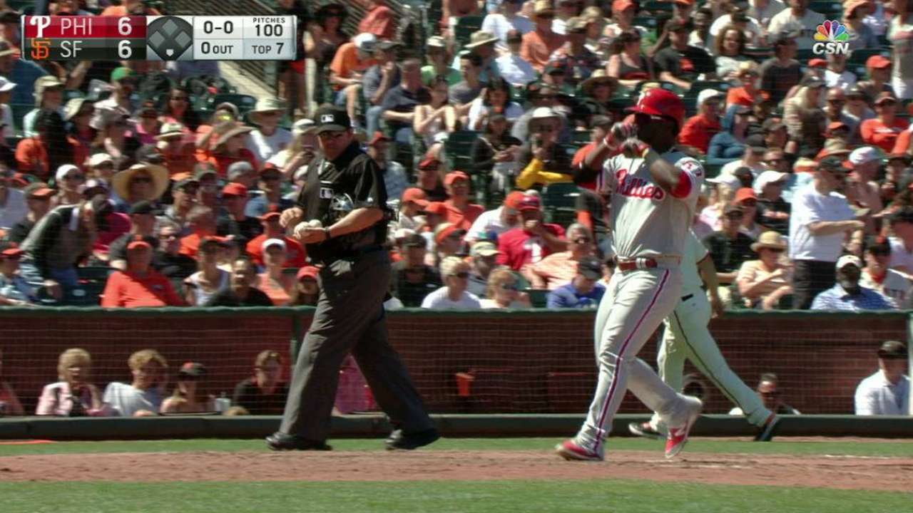 Herrera's game-tying homer