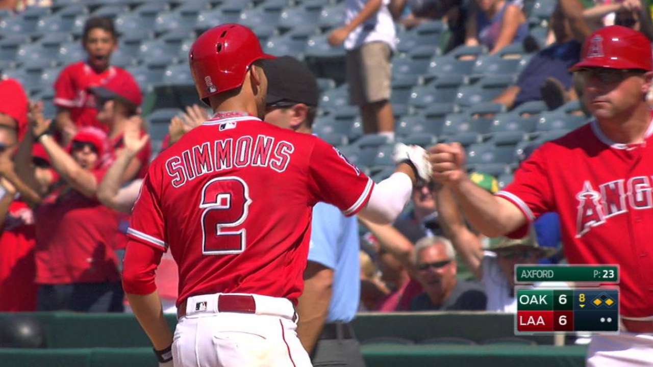 Simmons' game-tying RBI single