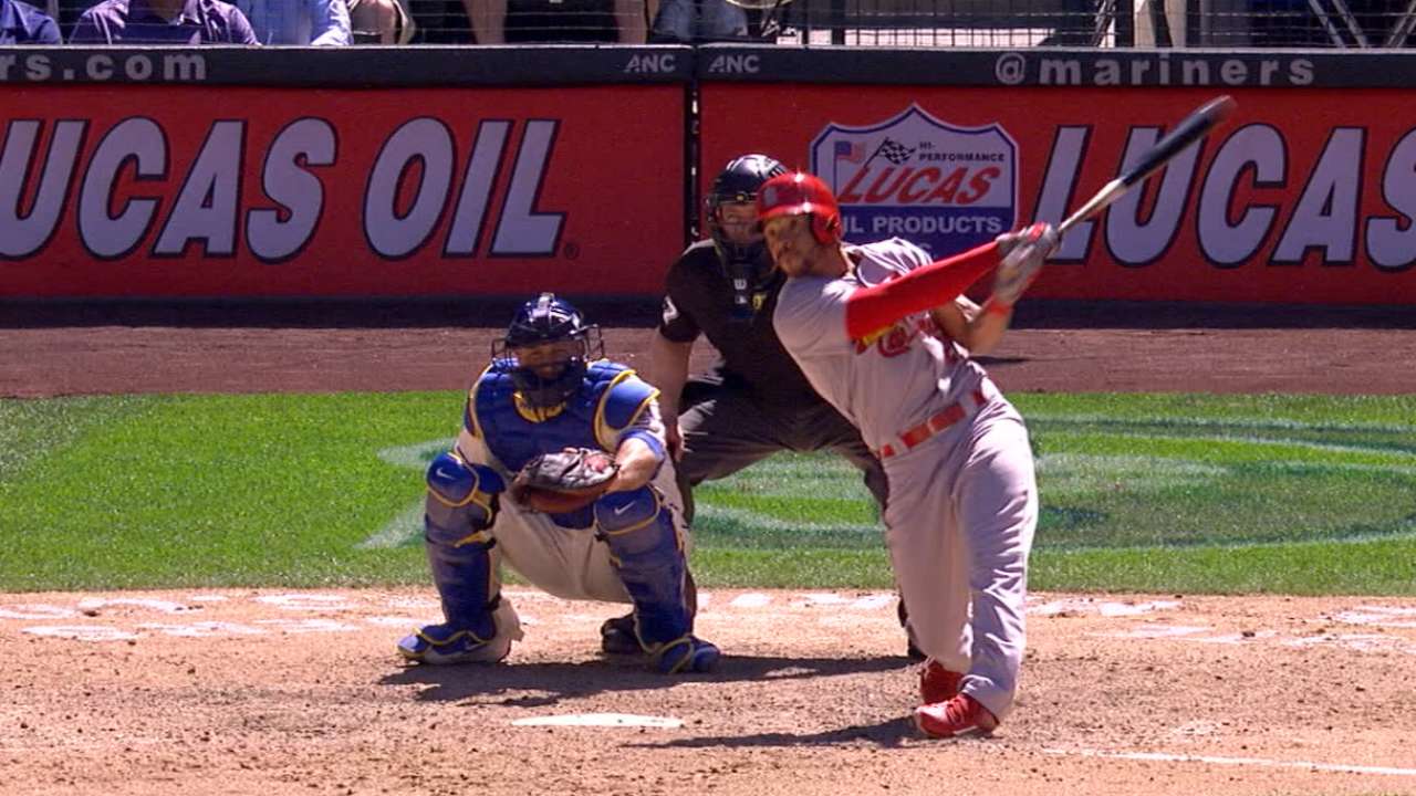 Jonrones de Cardenales evitaron la barrida en Seattle