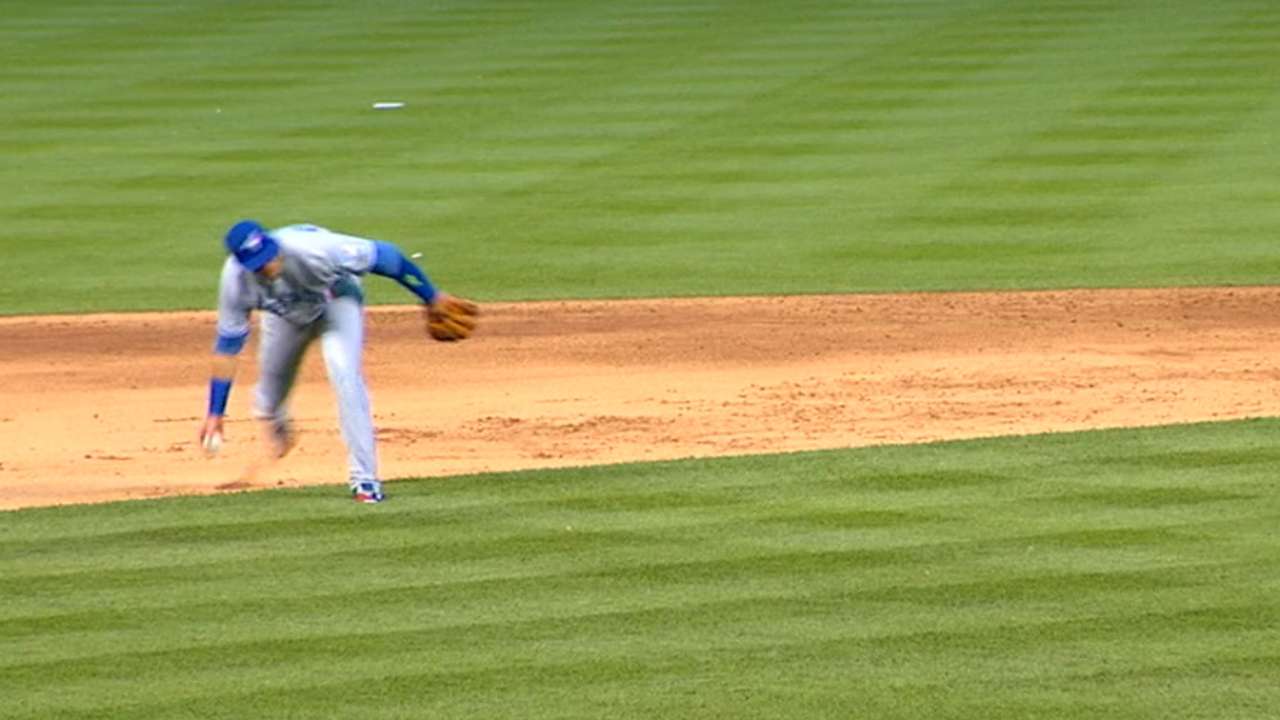 Tulowitzki's barehanded play