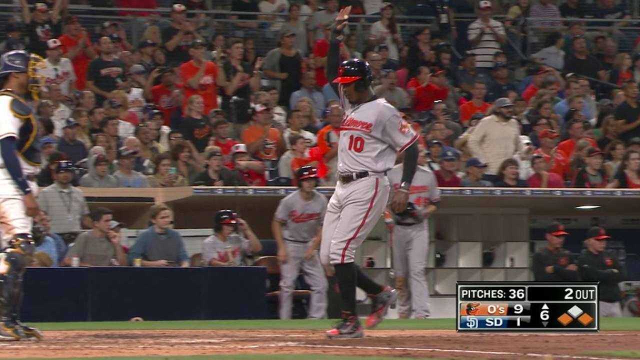 Machado, tres jonrones catapultaron a Orioles en San Diego