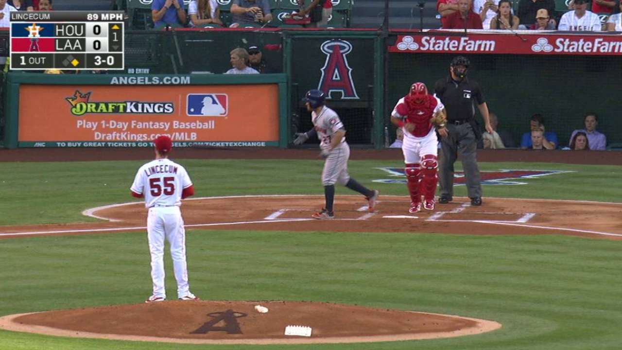 Altuve extends his streak