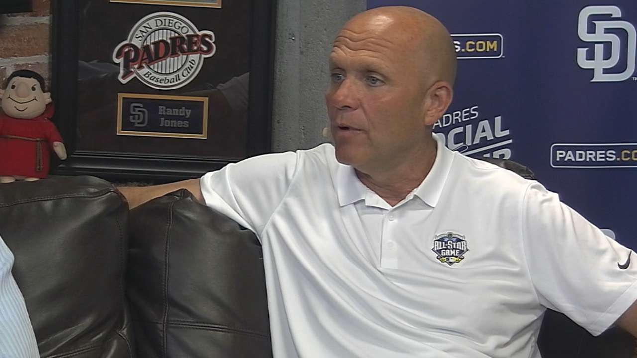 Padres Social Hour: Mike Dee