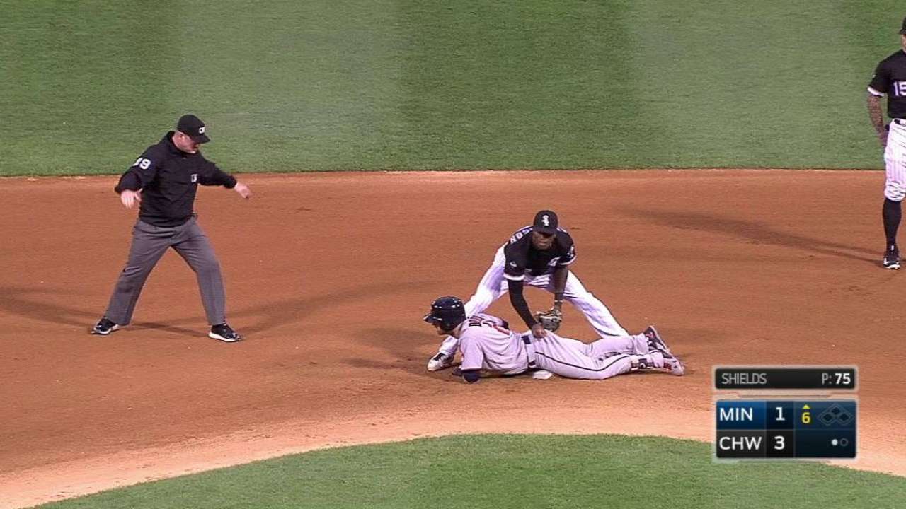 Dozier sets mark with XBH in 10th straight game