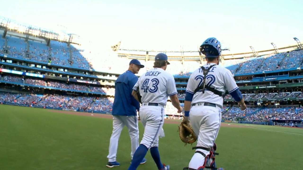Dickey's seven solid innings