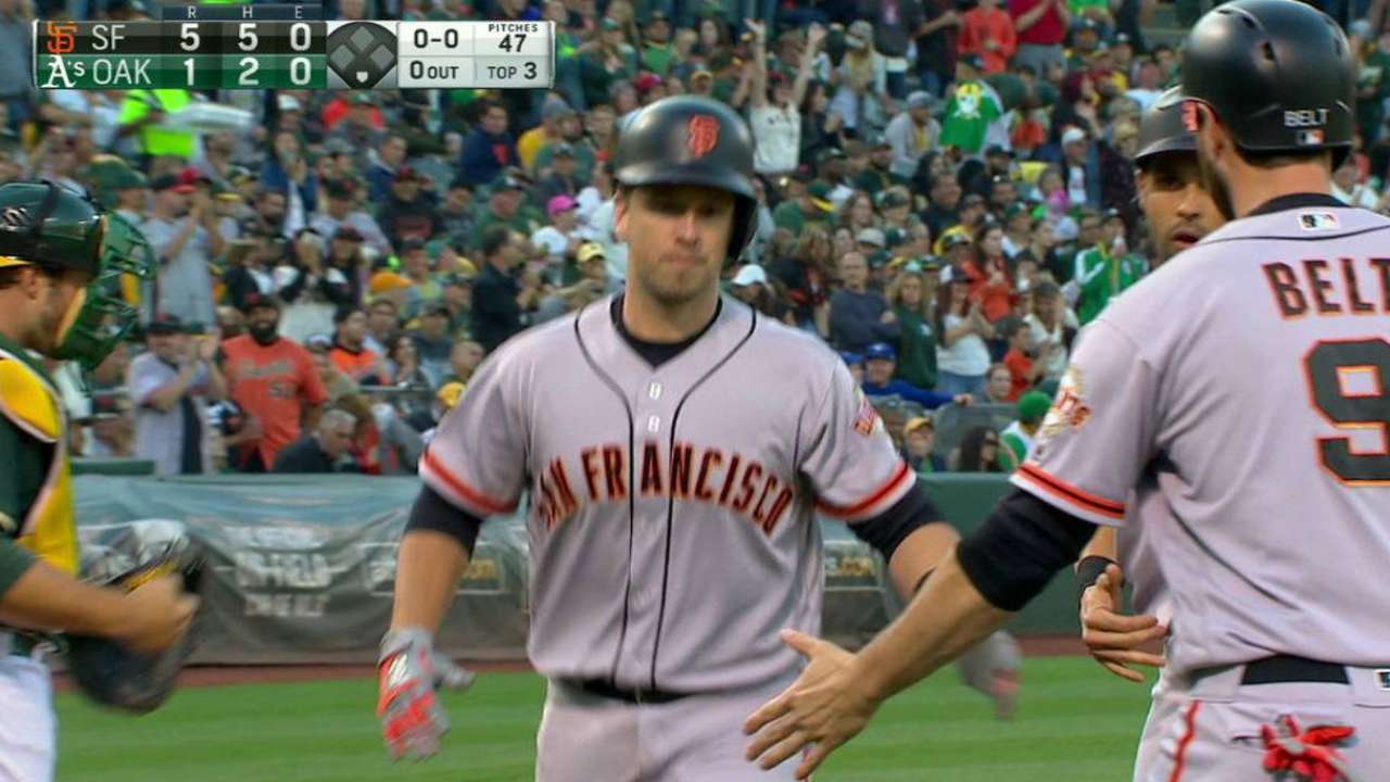 Posey, Bumgarner lucen y S.F. triunfa en Oakland