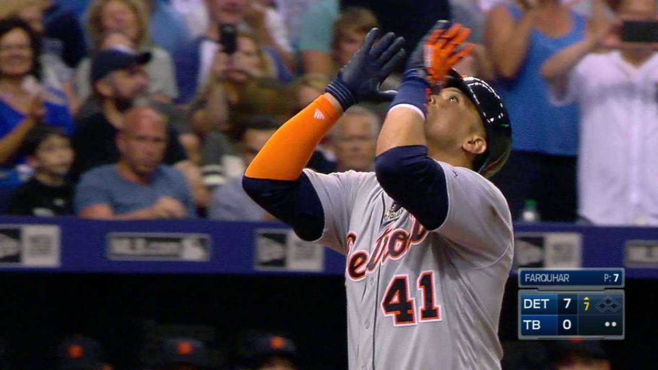V-Mart's mammoth three-run homer
