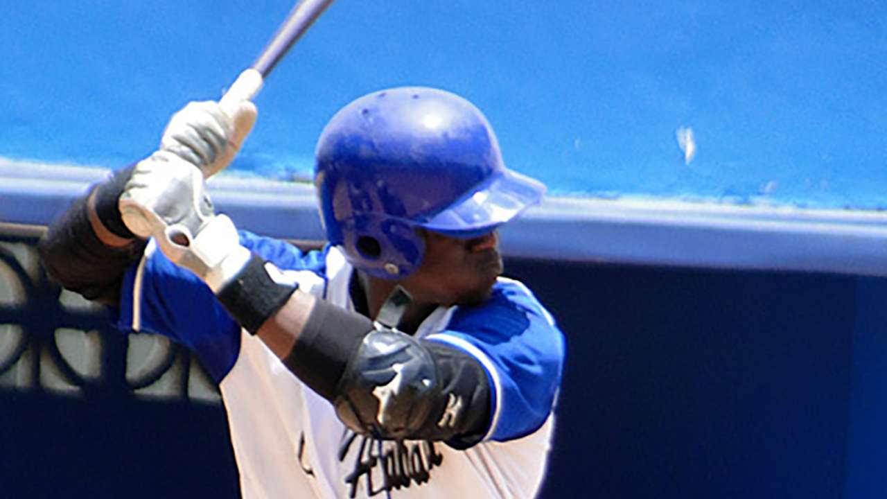 A's reach deal with Cuban star Lazarito