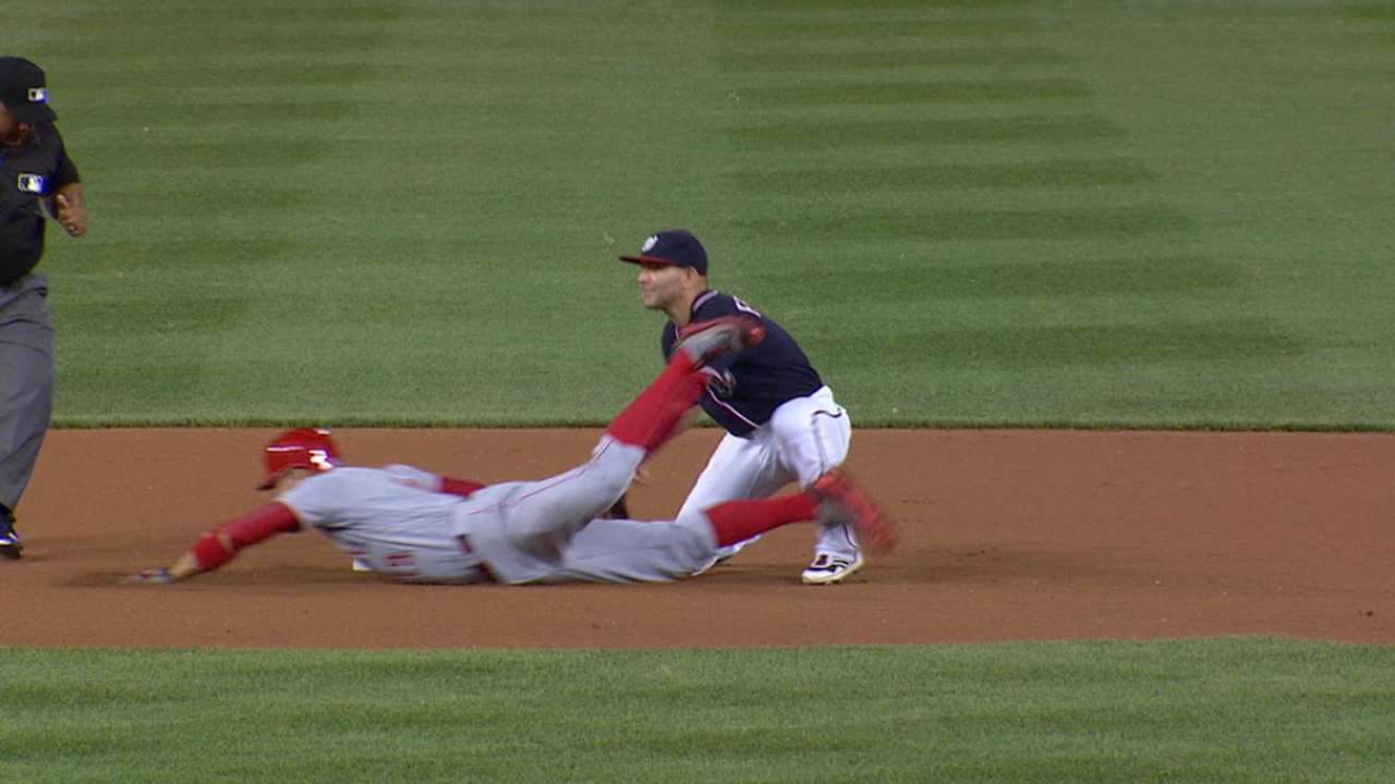 Votto a late scratch with sore shoulder