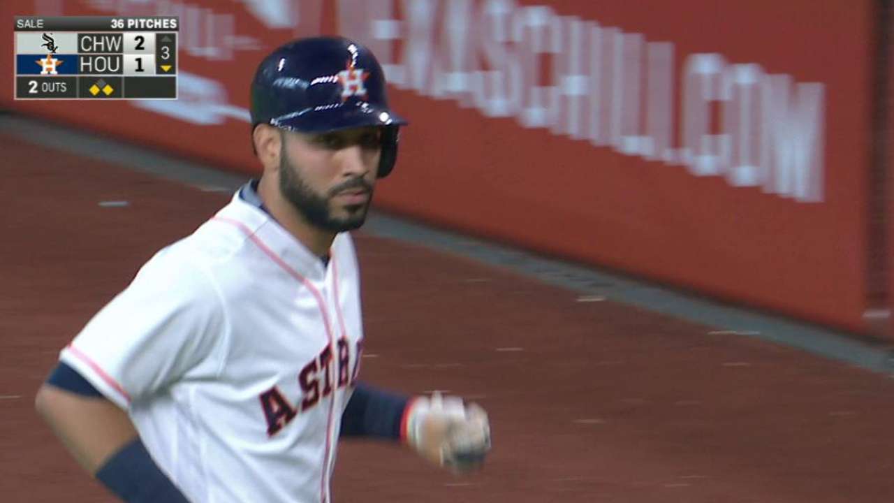 Astros' small ball, rallies fall short