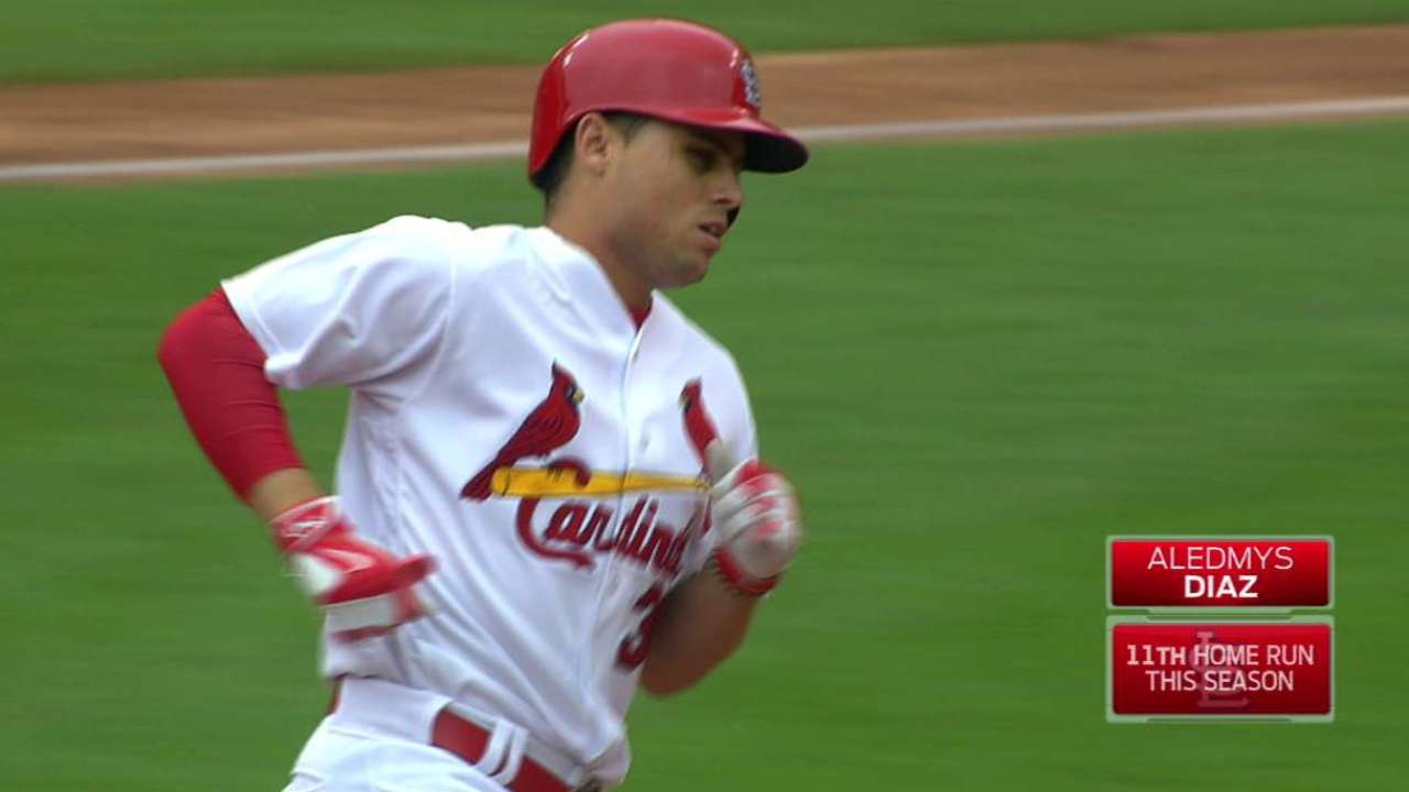 Diaz's solo homer