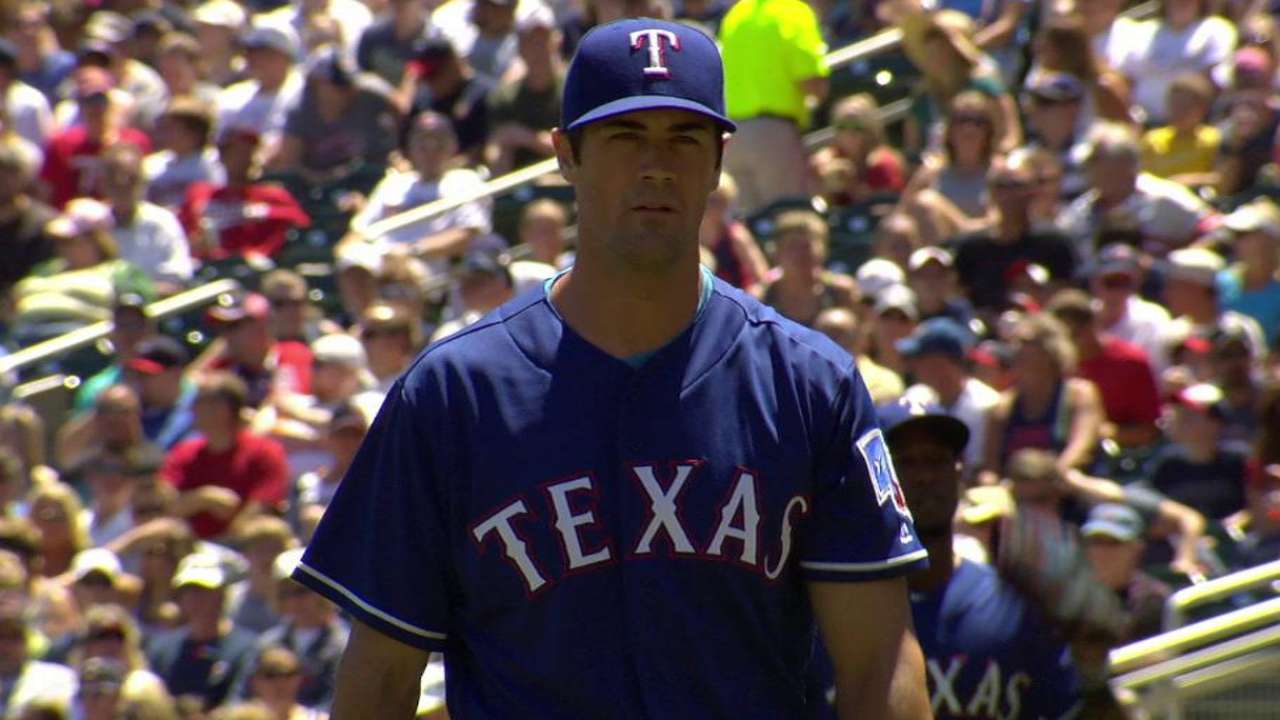Hamels fans Dozier