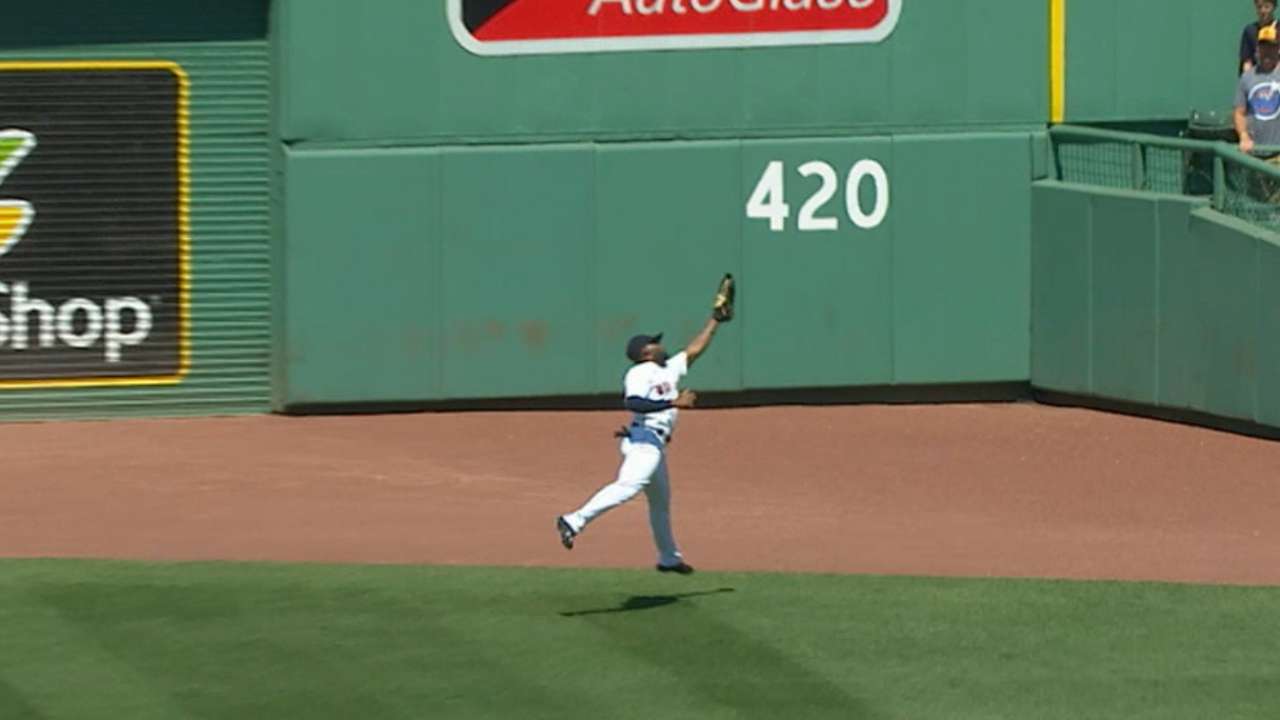 JBJ's arm, bat and legs play role in Sox's win