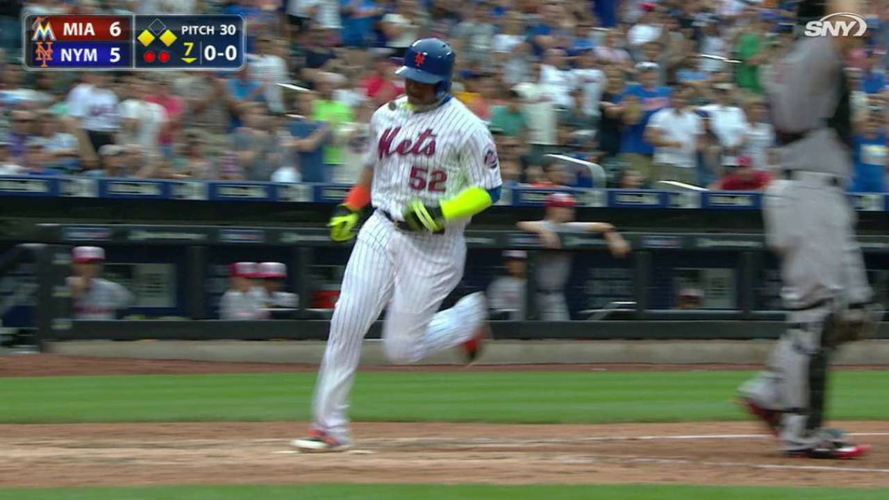 Flores' game-tying sac fly
