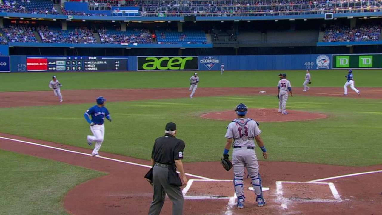 Saunders' RBI groundout