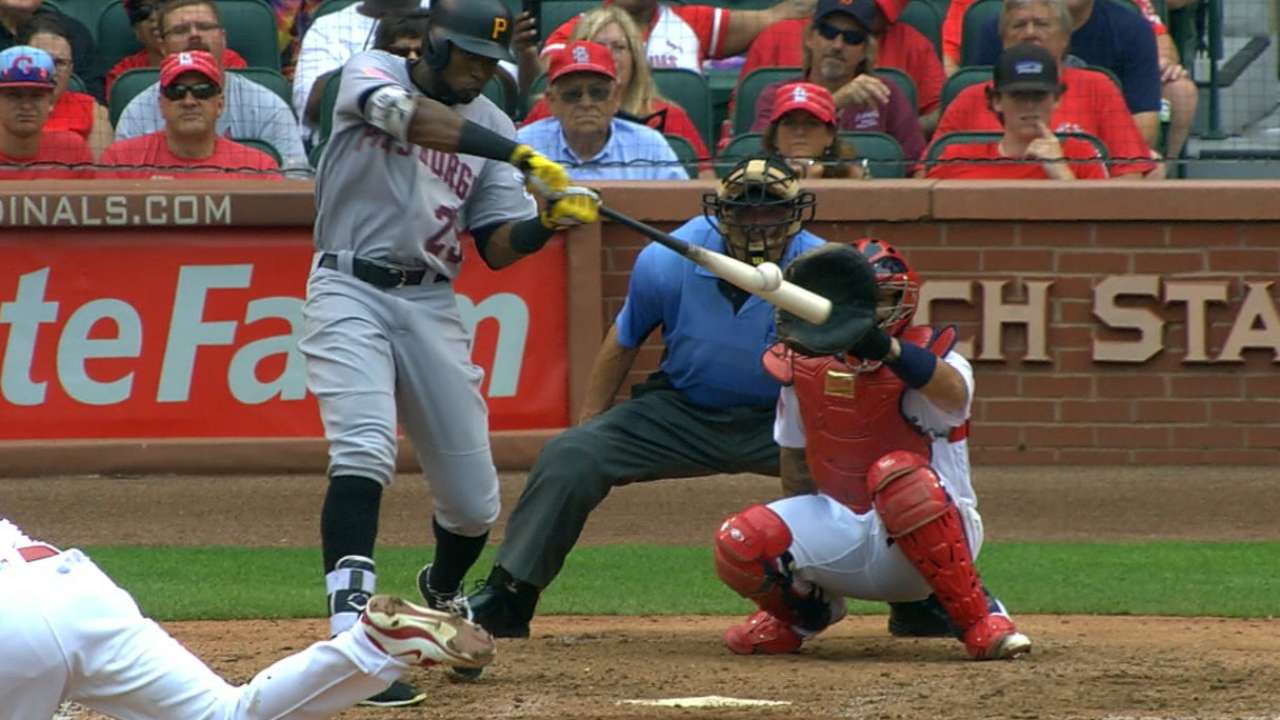 Piratas triunfan en S.L. con potente bate de Polanco