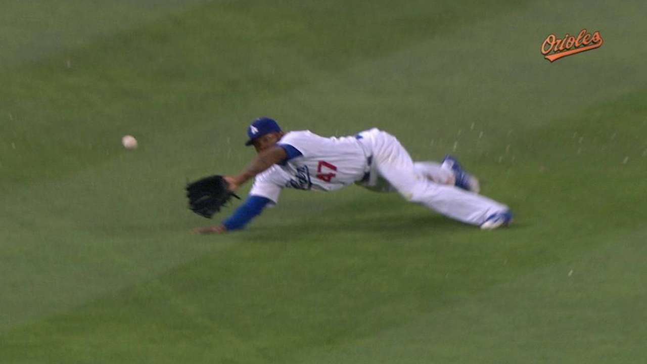 Trumbo's 8th-inning single