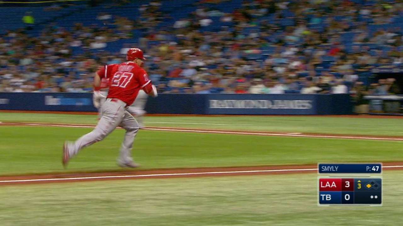 Pujols extends lead with sac fly