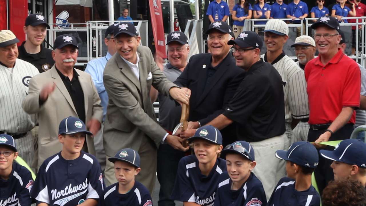Baseball Hall of Fame Tour stops in Albuquerque
