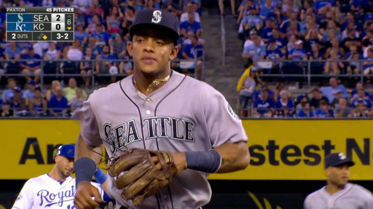 Mariners turn DP to end 6th