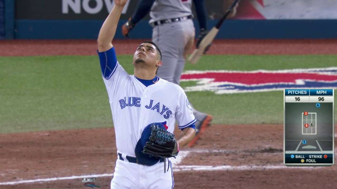 Osuna shuts the door
