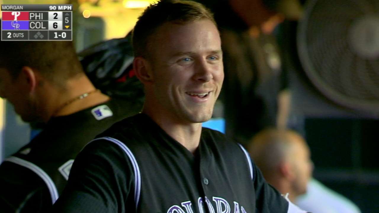 Story conecta dos jonrones y los Rockies arrollan a Filis