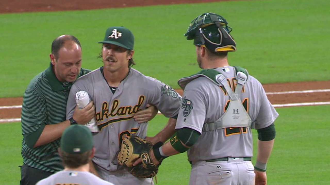 Mengden checked on by trainers