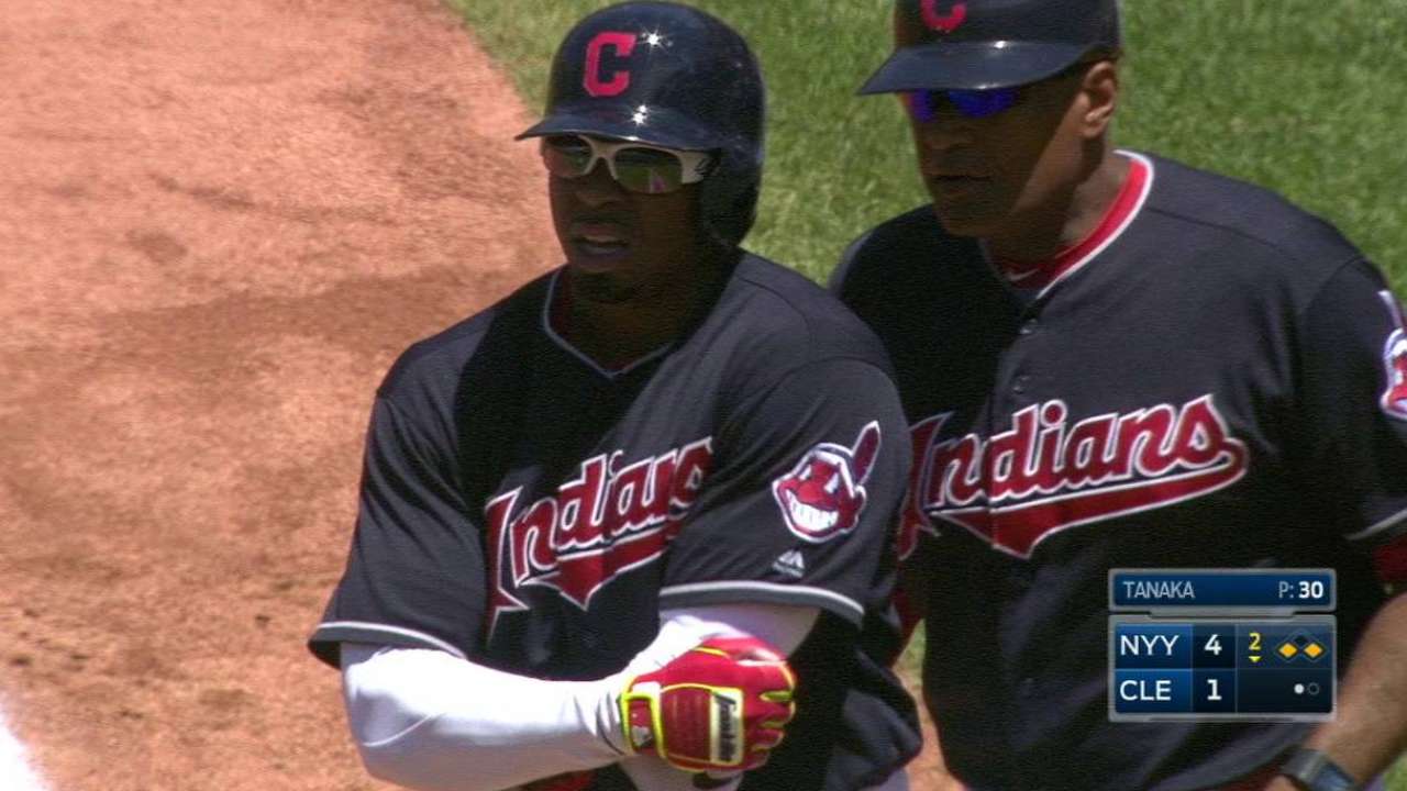 Davis' RBI single plates Napoli