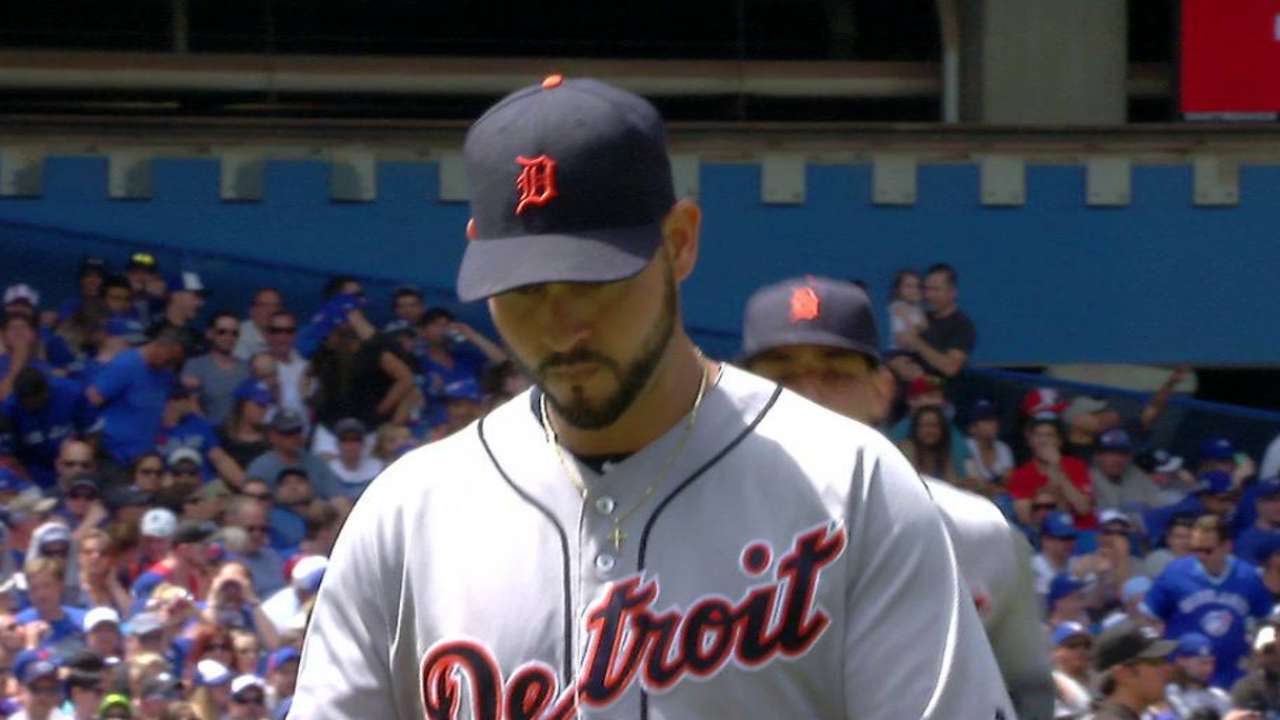 Sanchez strikes out Saunders