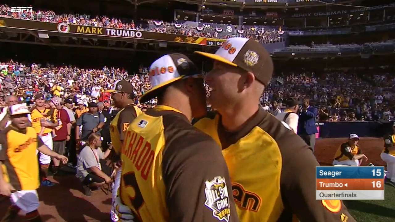 Trumbo advances with 479-footer