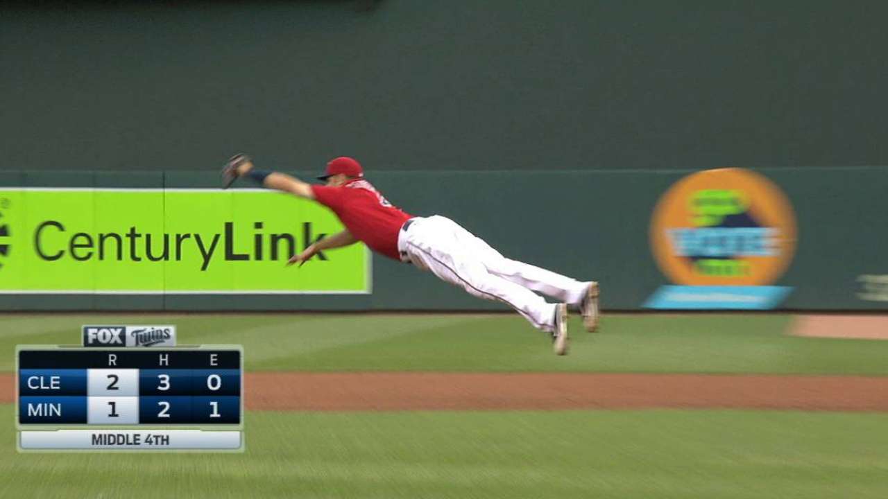 Twins hang around with defensive gems