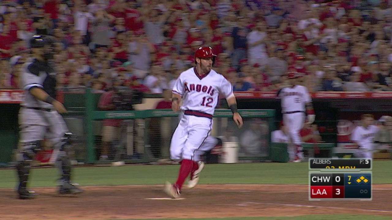Veteran catcher Soto set to return to Angels