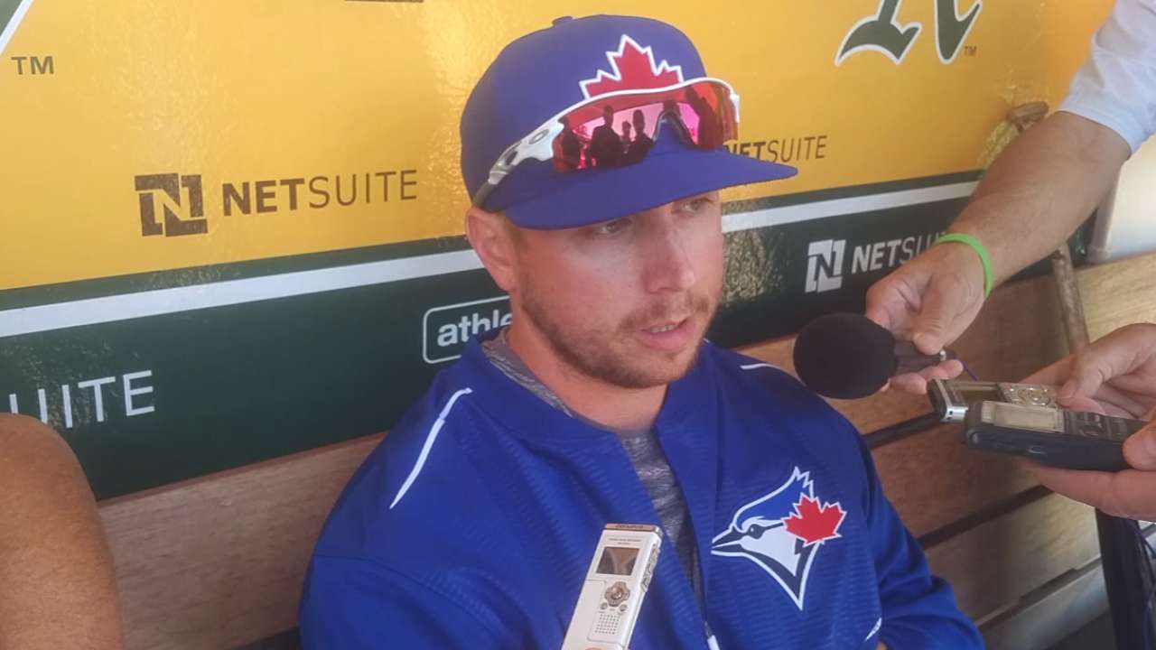 Blue Jays, Smoak agree to two-year extension