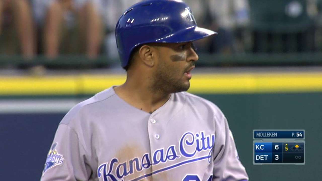 Royals get bats rolling to even set with Tigers