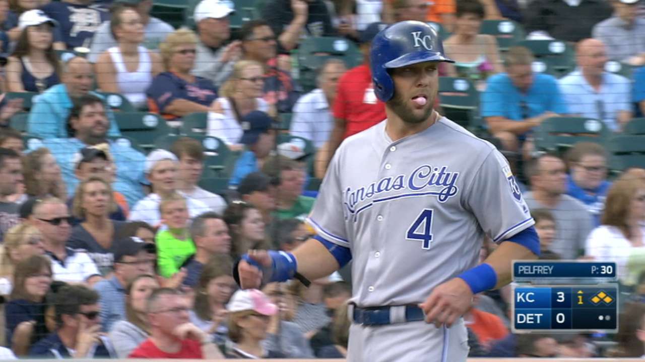 Royals plate four in the 1st