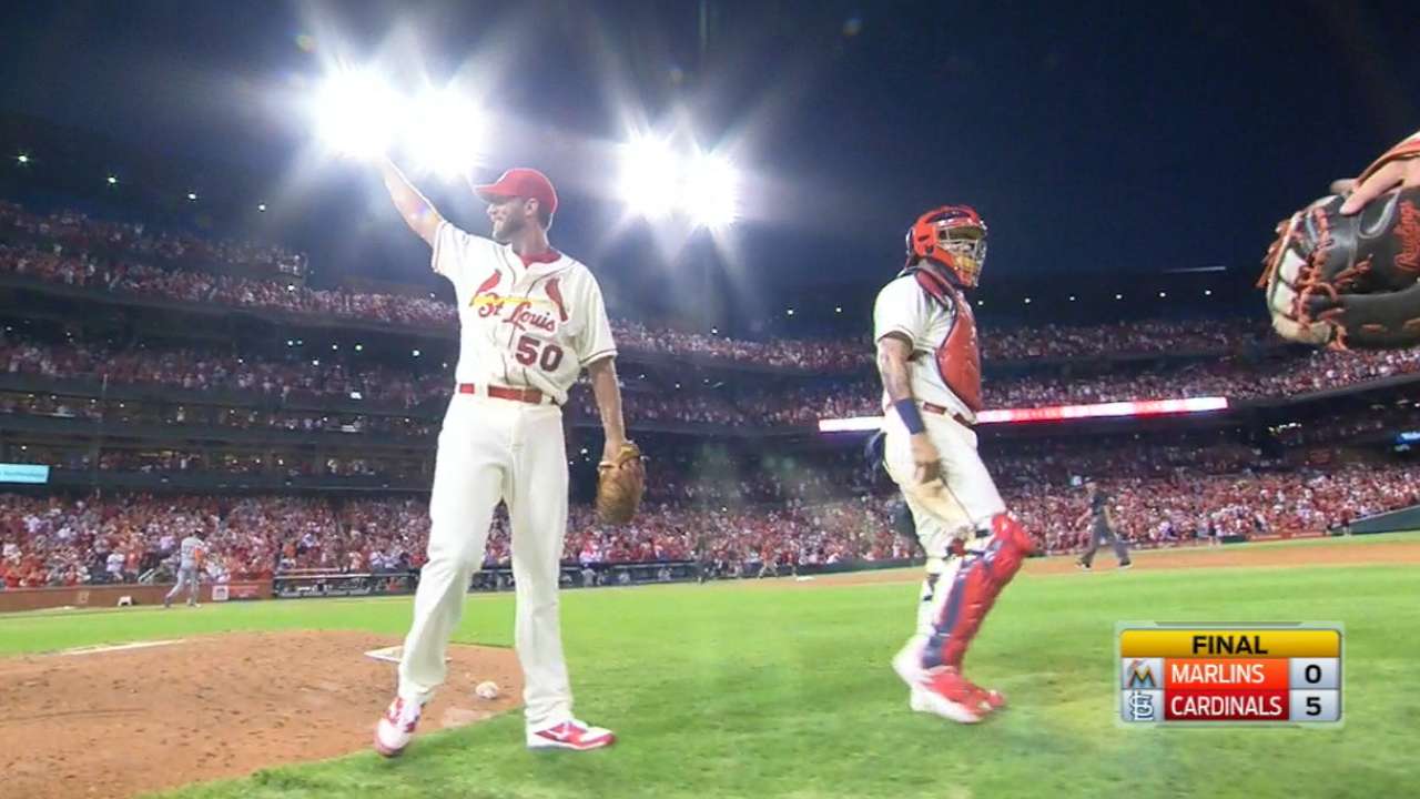 Wainwright's three-hit shutout