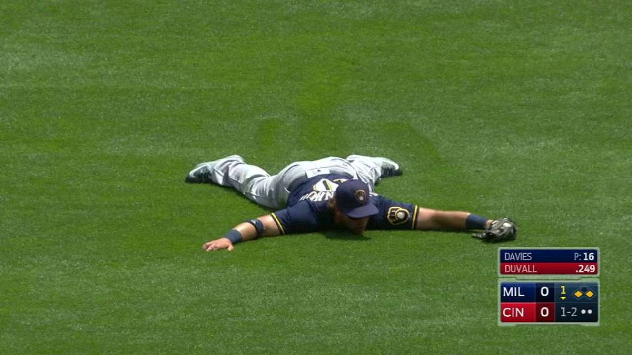 Nieuwenhuis' diving catch