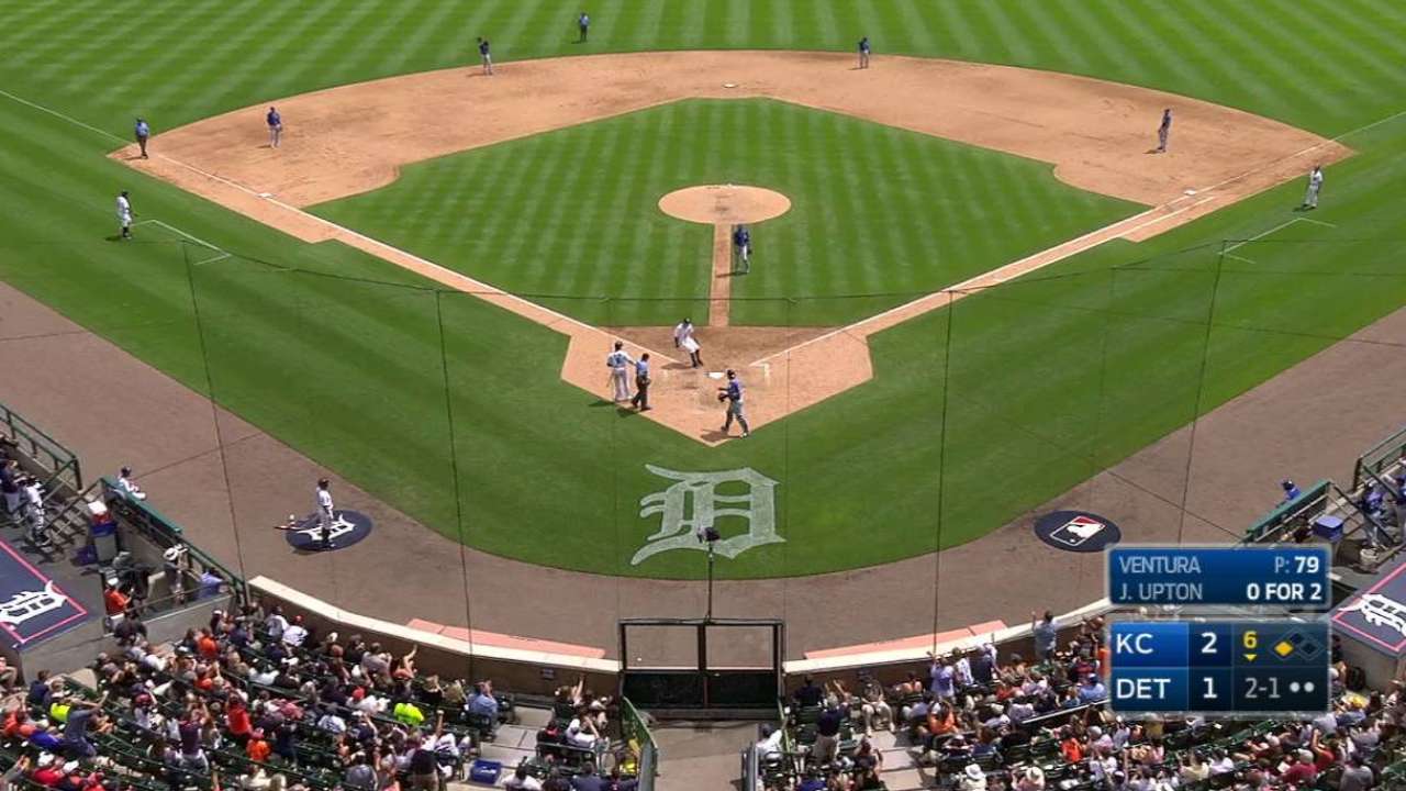 Castellanos ties the game