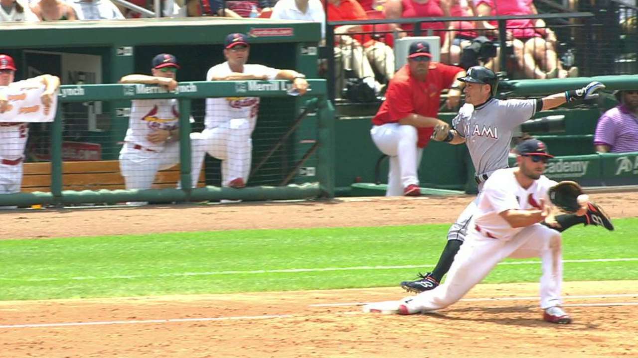 Diaz throws out Ichiro