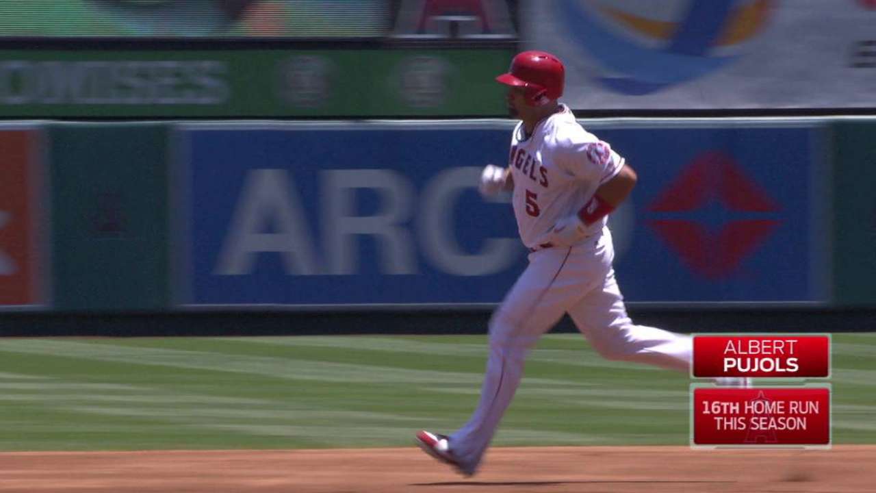 Pujols' two-run homer
