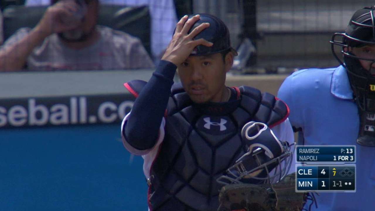 Suzuki throws out Lindor