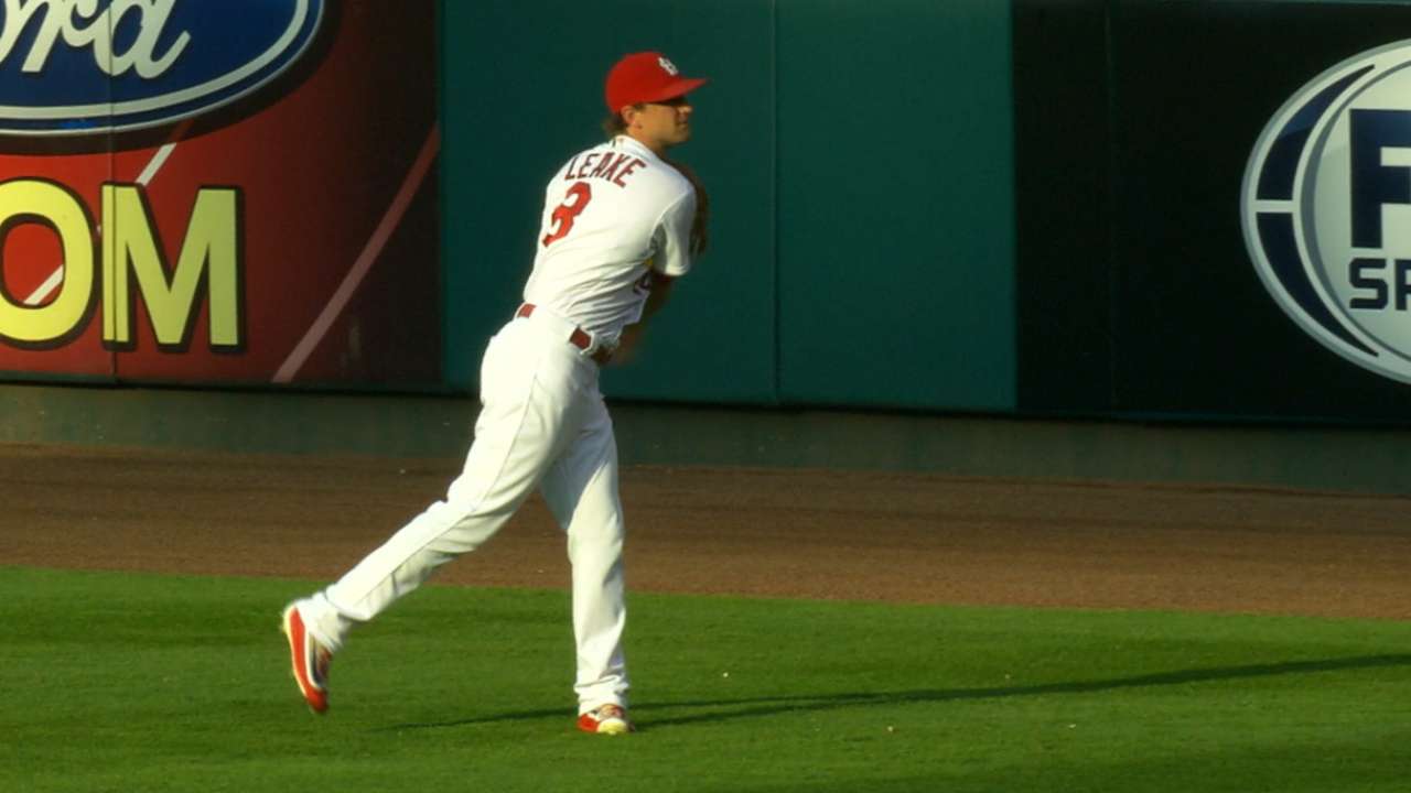Leake ponchó a 11 y Cardenales aplastaron a Padres