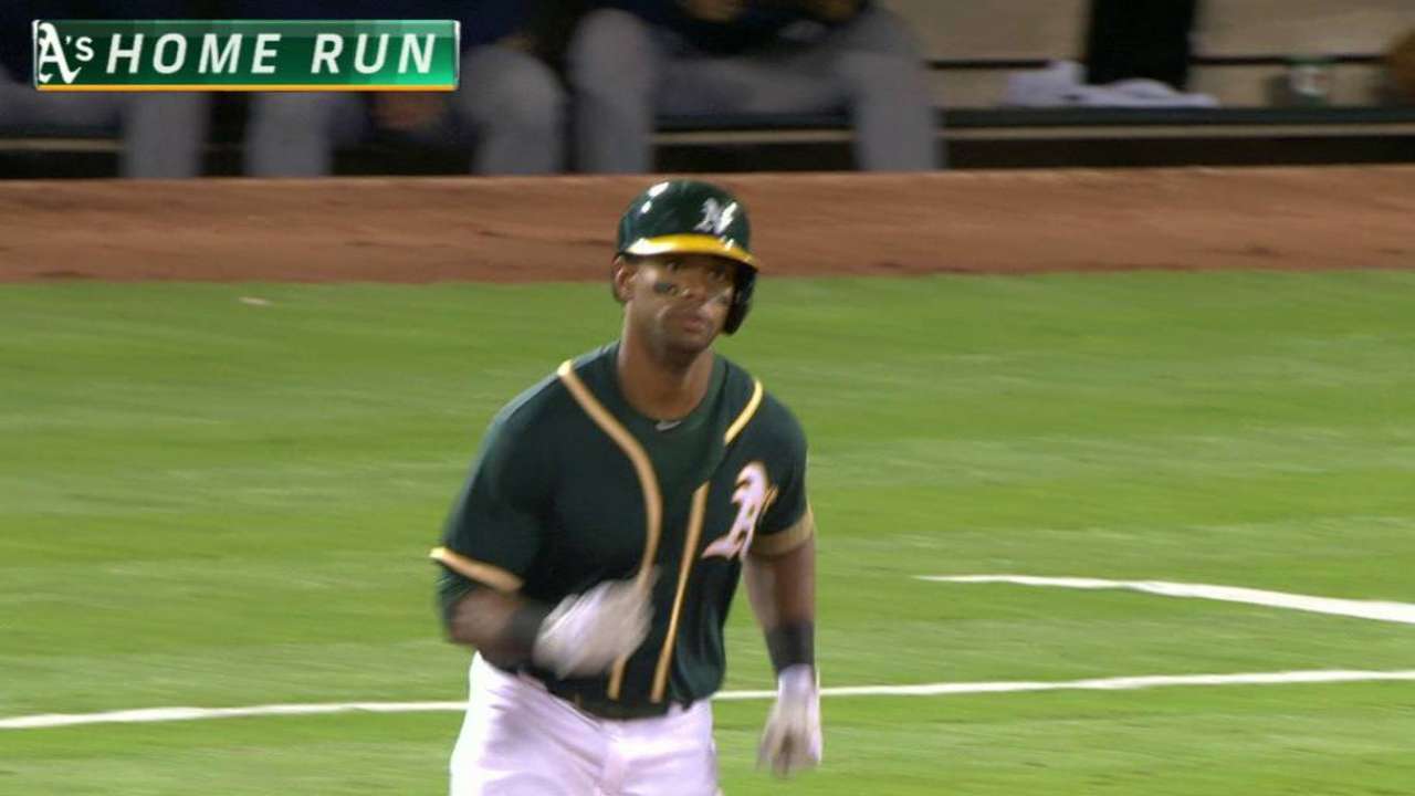 Davis' solo home run