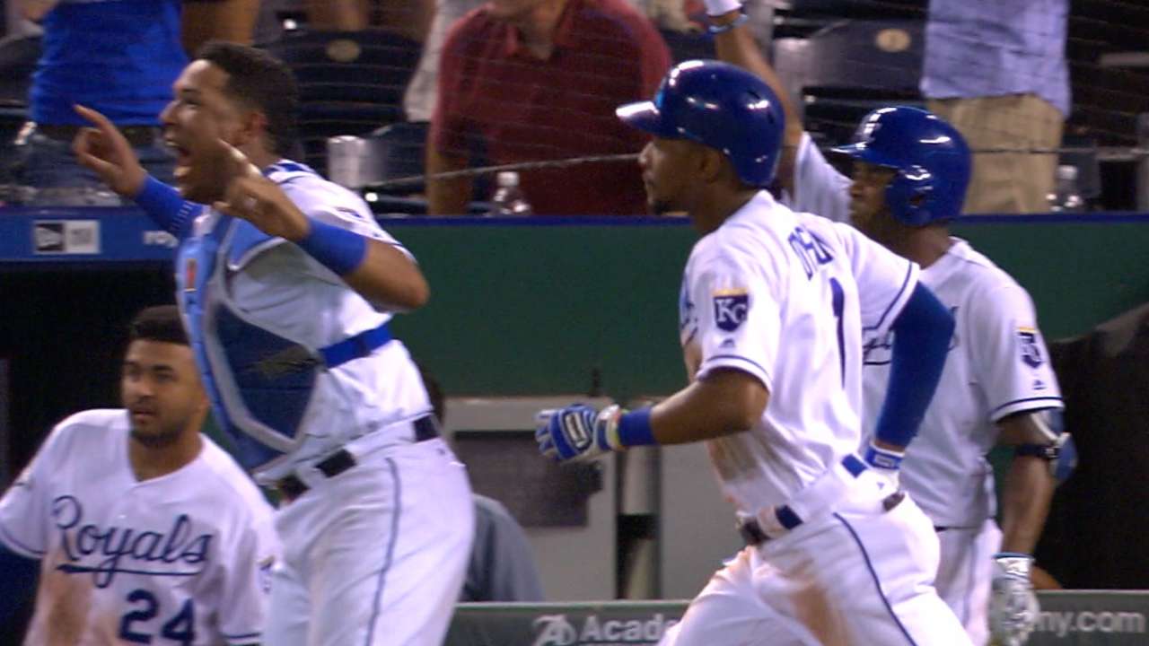 Royals 'grand' with 7-run 8th to gain on Tribe