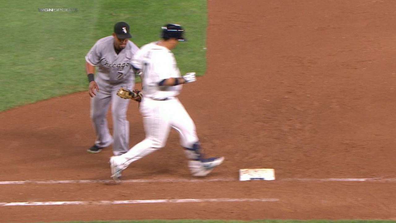 Abreu tags Lee at first