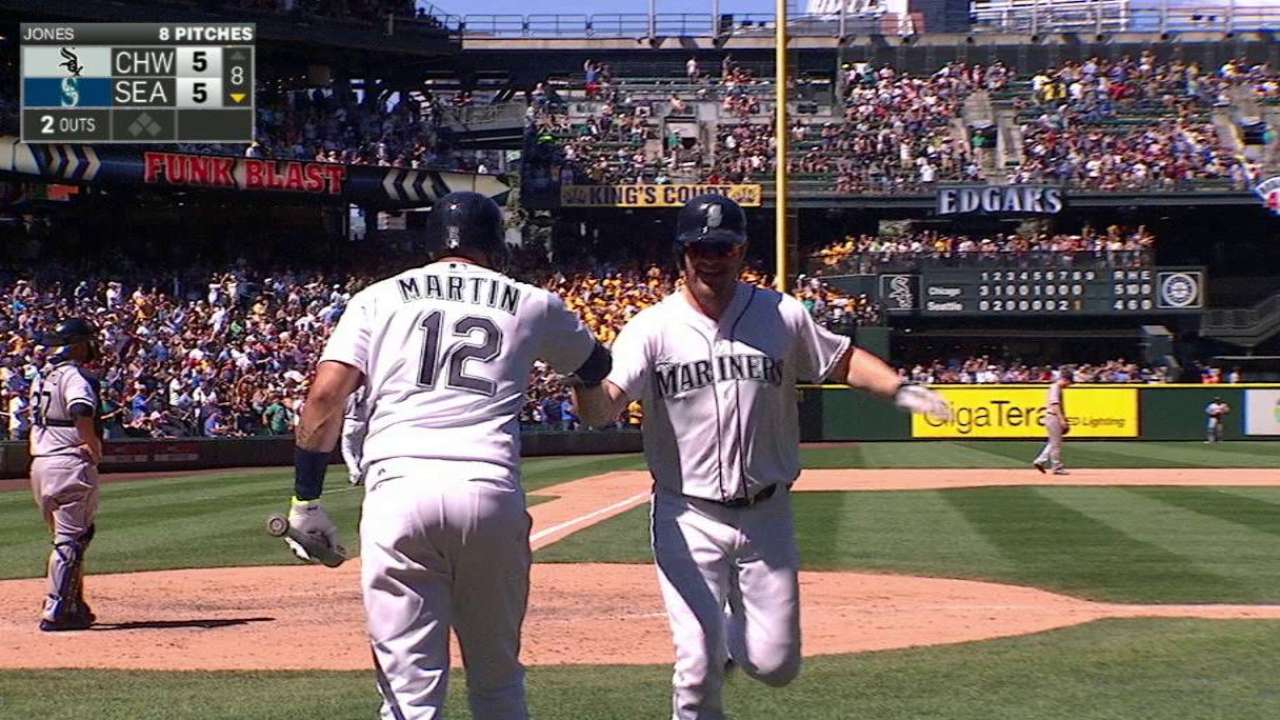 Lind's game-tying solo homer