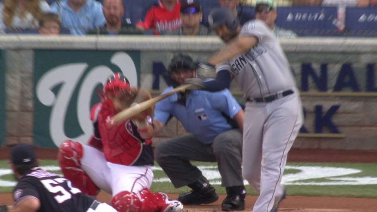 Kemp's solo homer in the 1st
