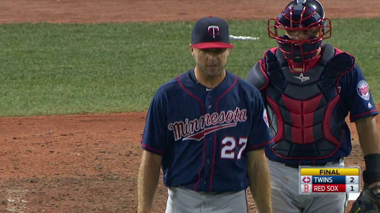 Twins escape 9th-inning jam to top Red Sox